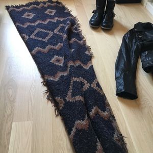 Aritzia Diamond Mosaic Blanket Scarf